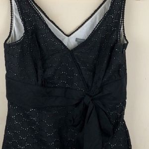 Size 8 Ann Taylor sleeveless top..